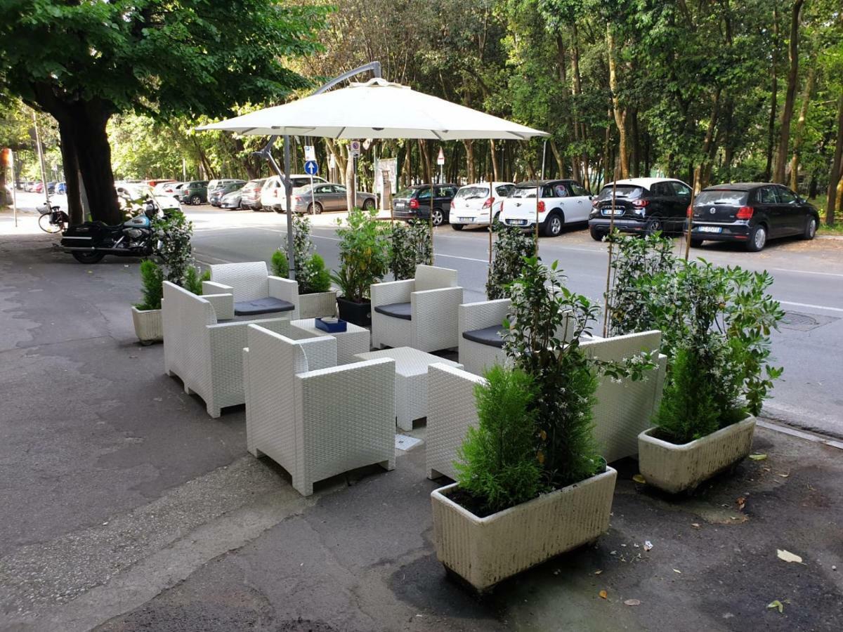Hotel Bianchi Виареджо Екстериор снимка